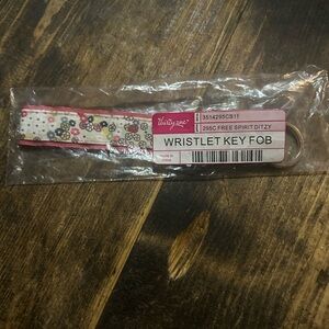 Thirty-One Wristlet Key Fob Free Spirit Ditzy Pattern Brand NEW‎ in Bag
